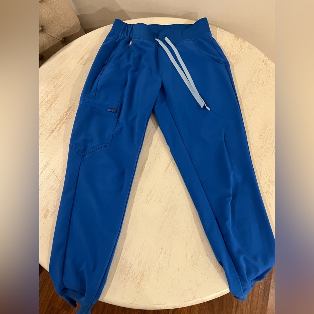 Wear figs Zamora Jogger scrub pants. Size XS/P. Color: royal blue